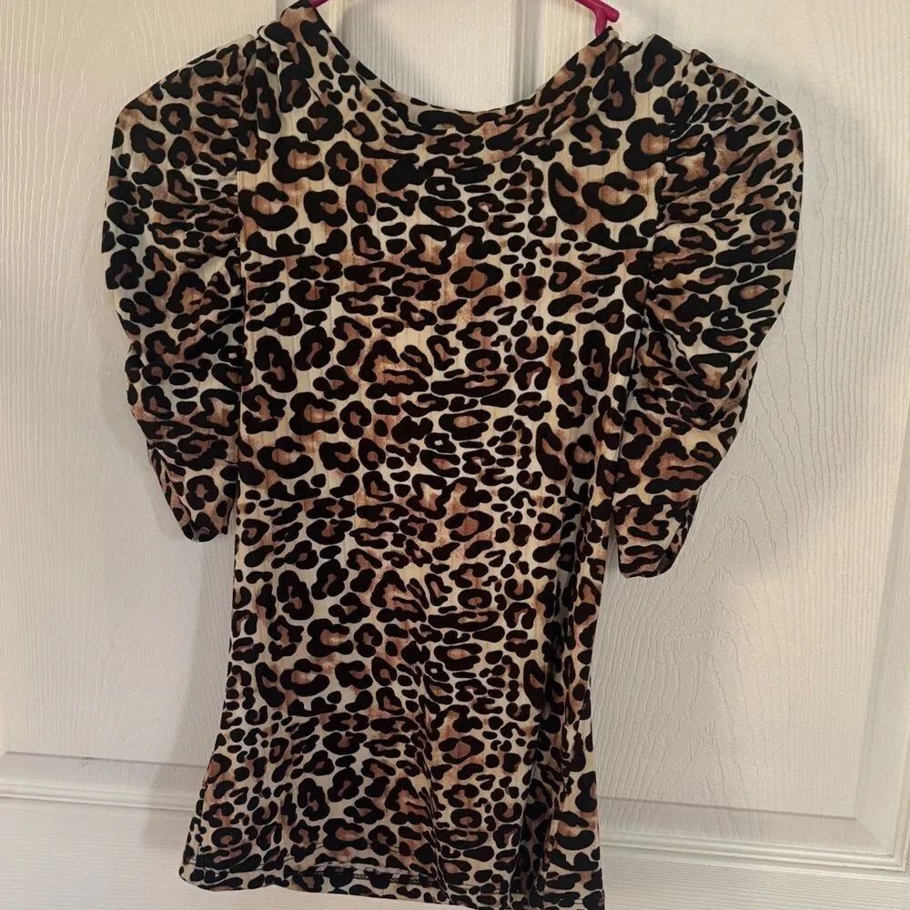 Leopard Print ruched Sleeve top
